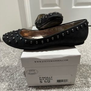 Steve Madden Skull Flats